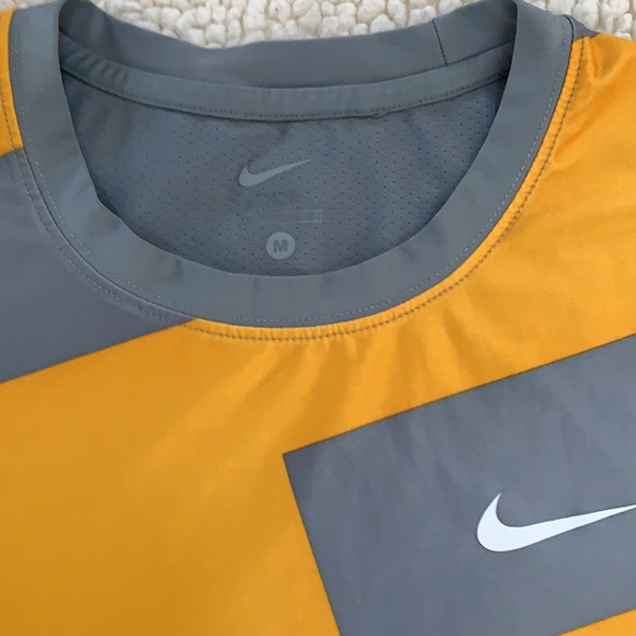 Nike (3) shirts / Men's Shirt / Size: M - Picture 2 of 6